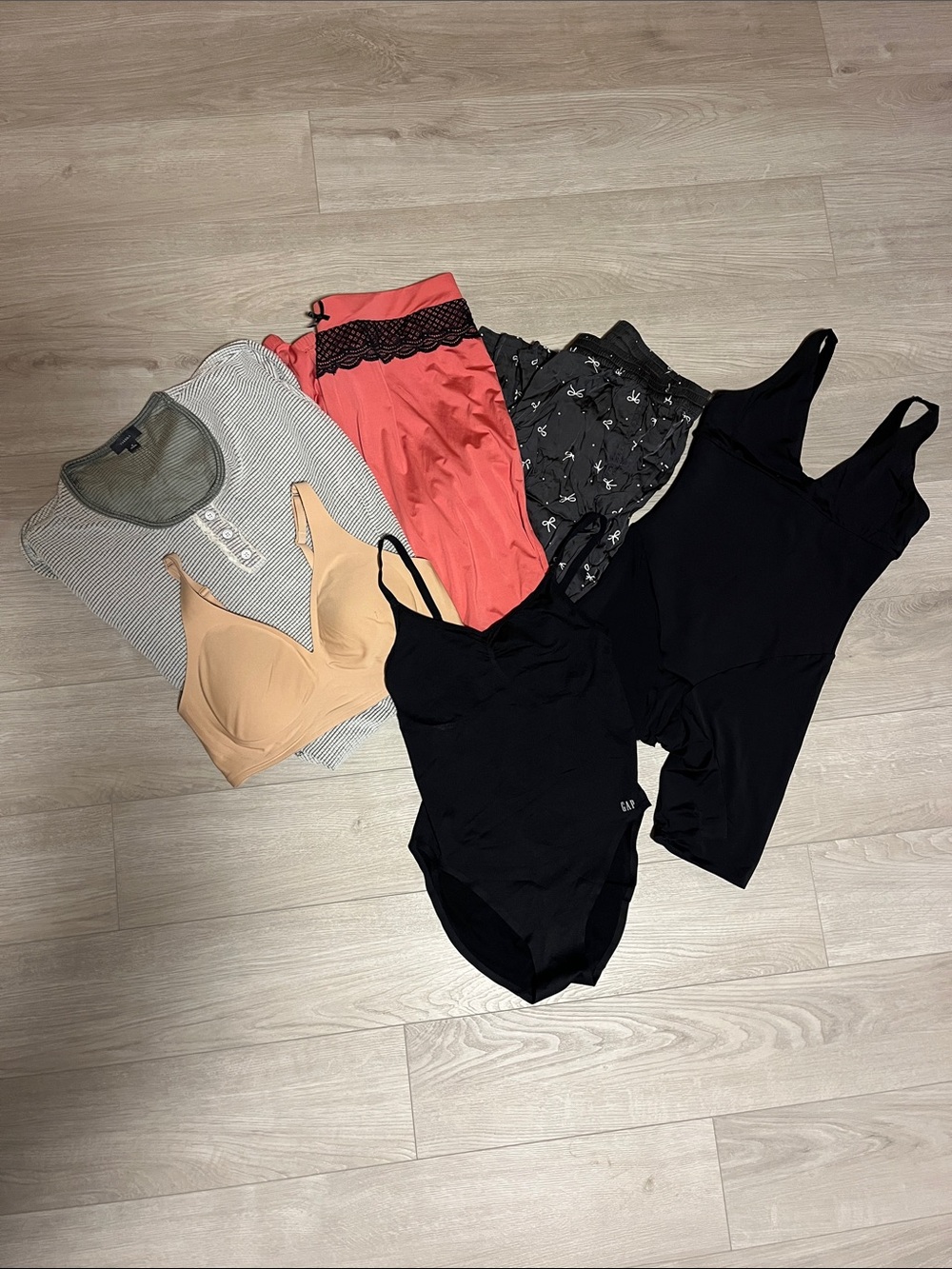 Women’s sleeping/shapewear bundle